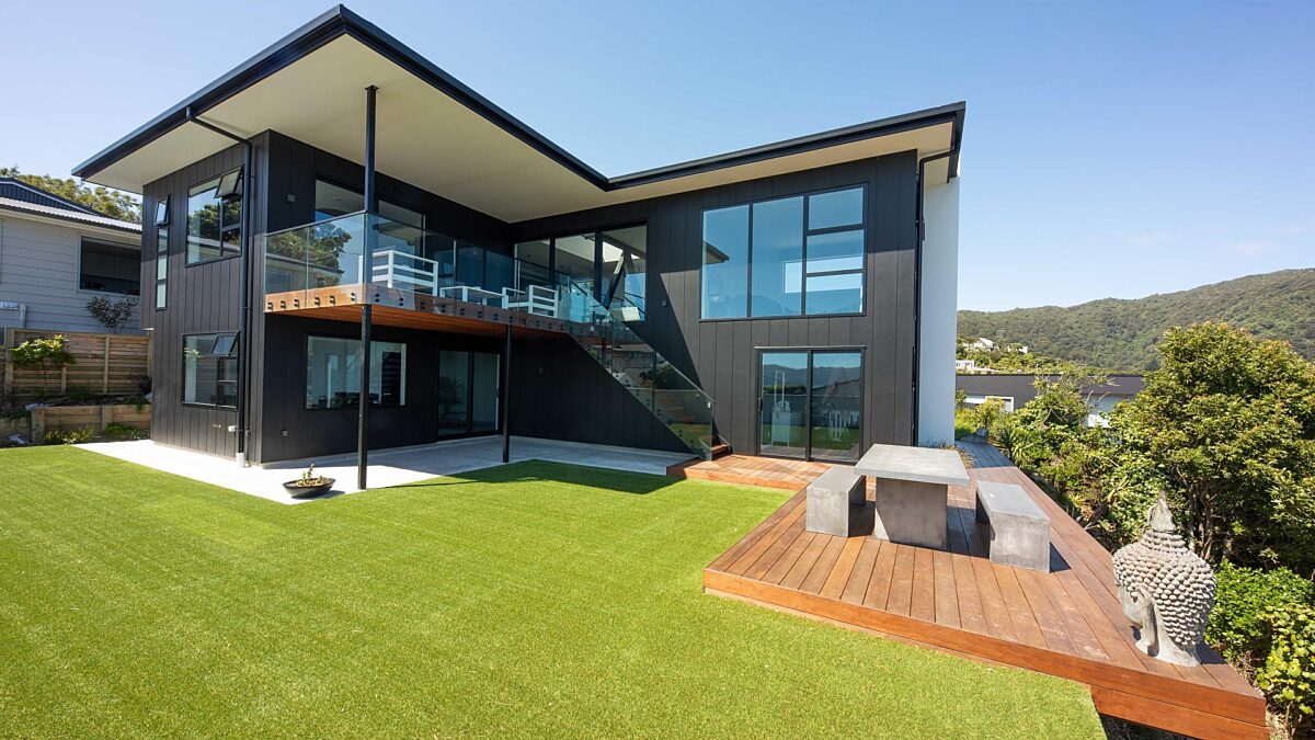 Stria™ Cladding & Hardie™ Flex Eaves Lining