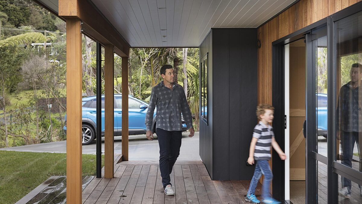 Hardie™ Groove Soffit Lining and Oblique™ Weatherboard