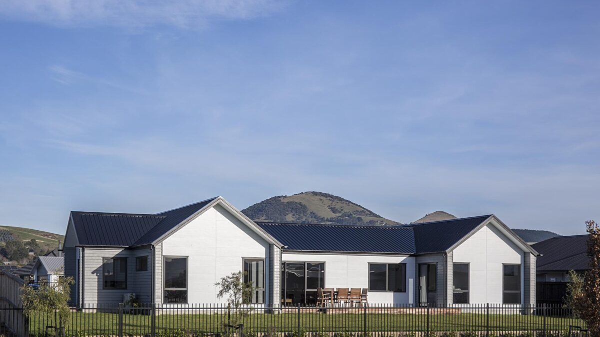 Home exterior with horizontal Stria™ Cladding and Linea™ Weatherboard