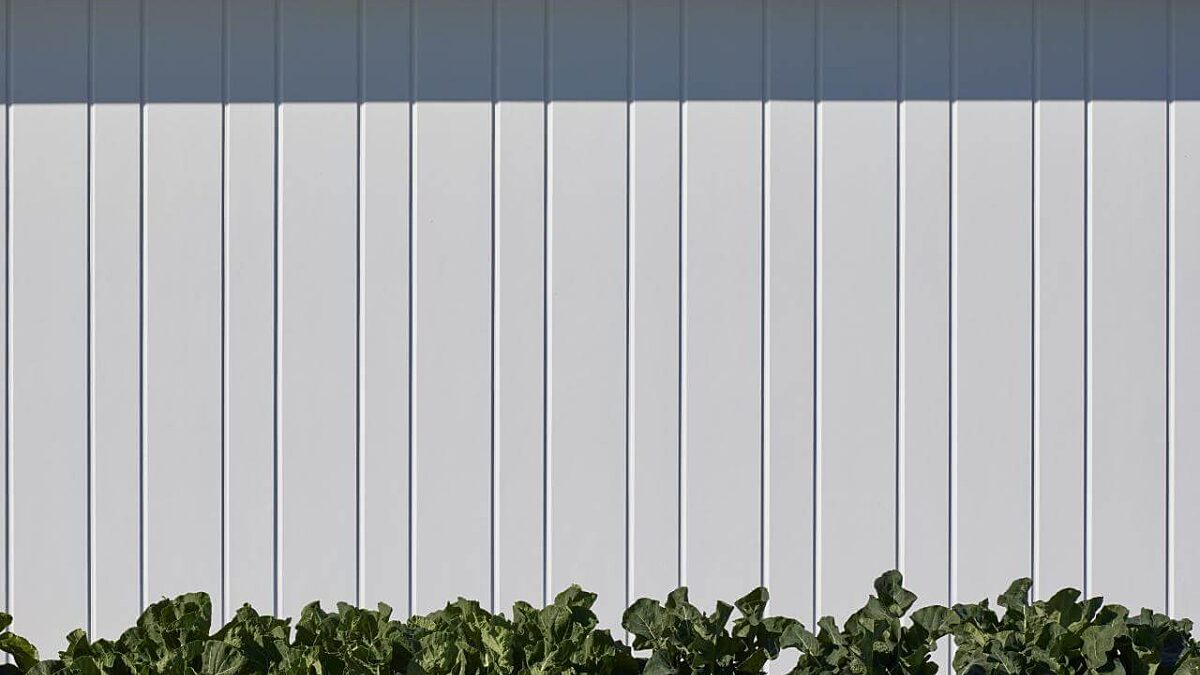 Oblique™ Weatherboard, staggered and vertically installed
