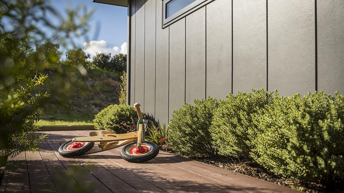 Close up of dark 405mm wide beige vertical Stria™ Cladding